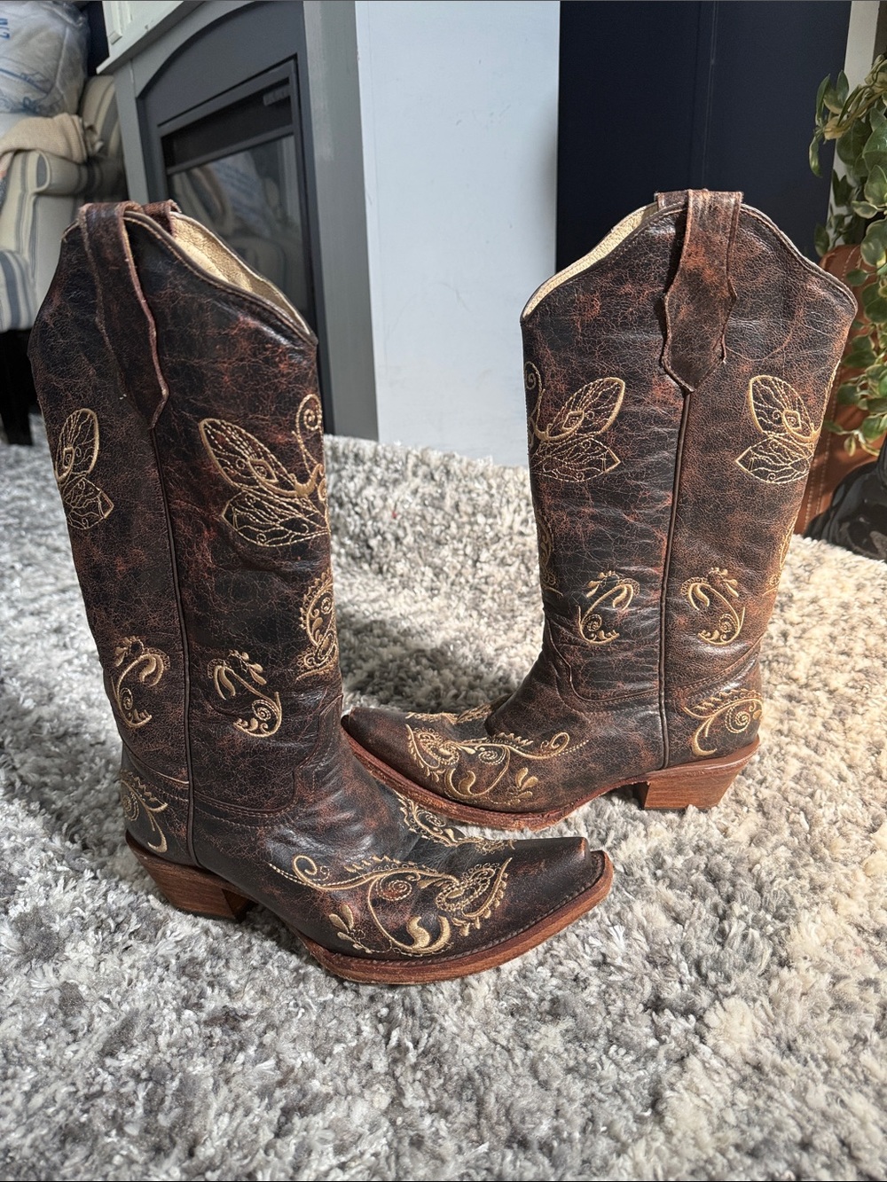 Circle G Distressed Brown Western Embroidered Heeled Boots